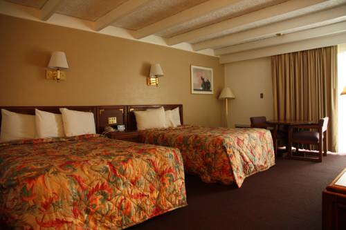 Imagen de la habitación del Hotel New Stanton Garden Inn. Foto 1