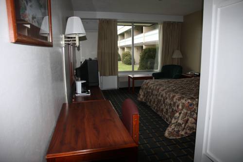 Imagen de la habitación del Hotel New Stanton Garden Inn. Foto 6