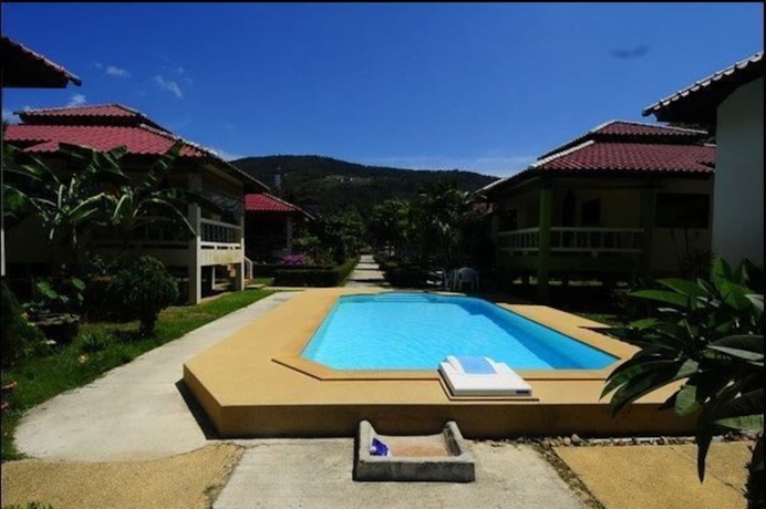 Imagen de la piscina del Hotel New Sunrise Village Bang Po Beach. Foto 15