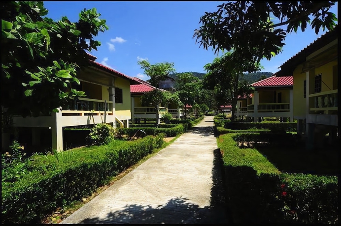 Imagen de los exteriores del Hotel New Sunrise Village Bang Po Beach. Foto 8