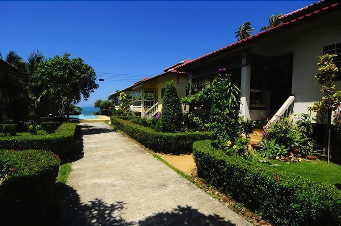 Imagen de los exteriores del Hotel New Sunrise Village Bang Po Beach. Foto 11