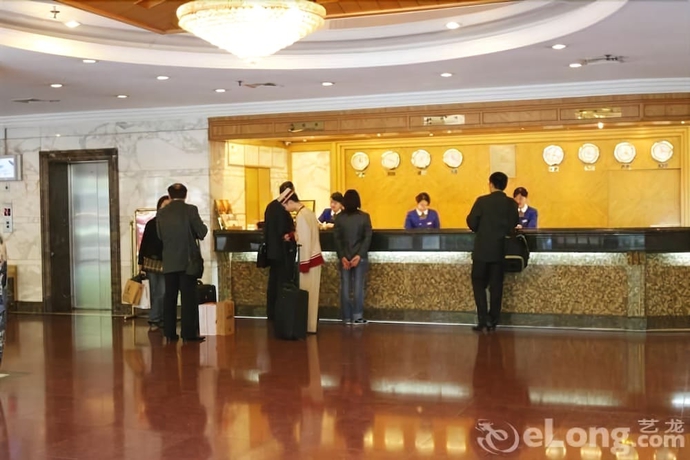 Imagen de los interiores del Hotel New Tian He. Foto 18