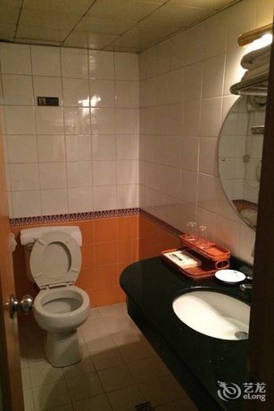 Imagen de la habitación del Hotel New Tian He. Foto 9