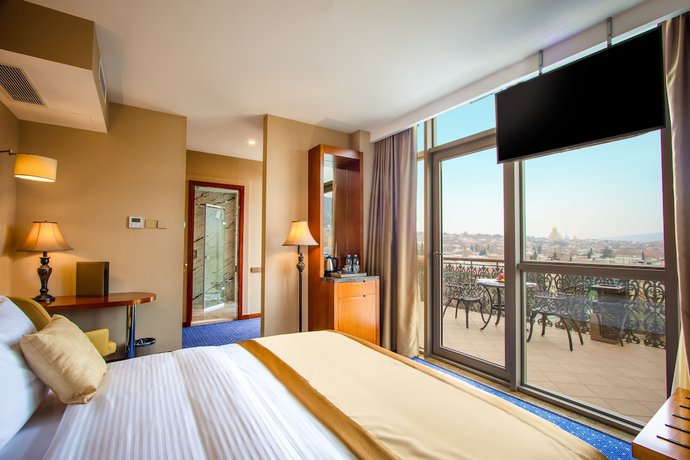 Imagen de la habitación del Hotel New Tiflis. Foto 18