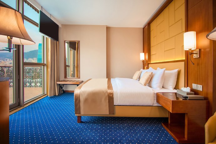Imagen de la habitación del Hotel New Tiflis. Foto 20