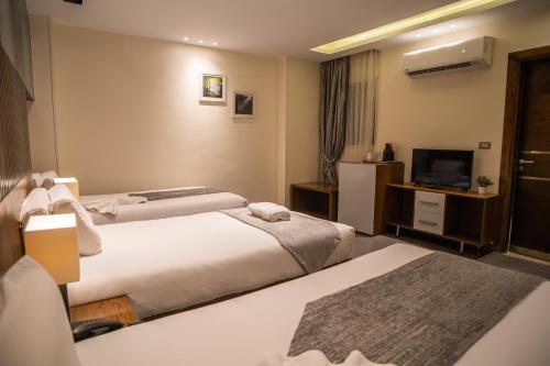 Imagen general del Hotel New Top Pyramids. Foto 11