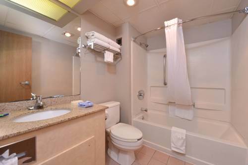 Imagen de la habitación del Hotel New Victorian Inn and Suites, Omaha. Foto 3