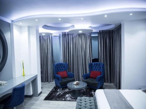 Imagen de la habitación del Hotel New W, Tirana. Foto 7