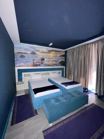 Imagen de la habitación del Hotel New W, Tirana. Foto 4