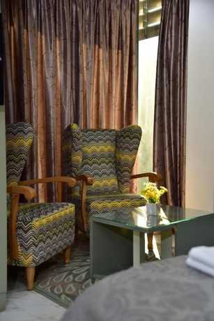 Imagen de la habitación del Hotel New W, Tirana. Foto 7