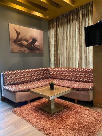 Imagen de la habitación del Hotel New W, Tirana. Foto 11