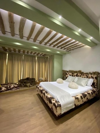 Imagen de la habitación del Hotel New W, Tirana. Foto 14