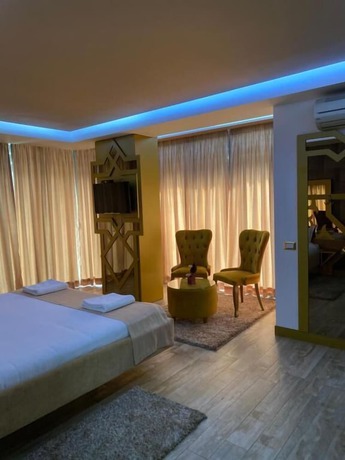 Imagen de la habitación del Hotel New W, Tirana. Foto 17