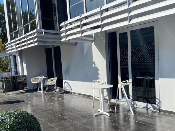 Imagen de la habitación del Hotel New W, Tirana. Foto 19