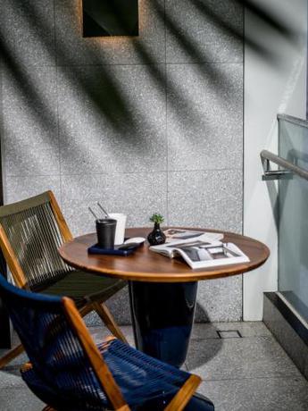 Imagen de la habitación del Hotel New World Hoiana Beach Resort. Foto 20