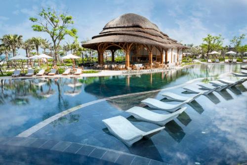 Imagen general del Hotel New World Hoiana Beach Resort. Foto 2