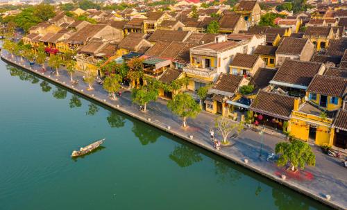 Imagen general del Hotel New World Hoiana Beach Resort. Foto 10