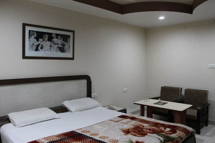 Imagen de la habitación del Hotel New World, Kambohpura. Foto 4
