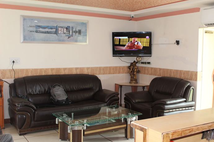 Imagen de los interiores del Hotel New World, Kambohpura. Foto 7