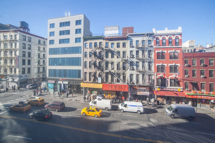 Imagen de los exteriores del Hotel New World, Little Italy. Foto 12