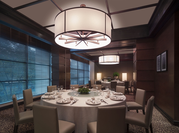 Imagen del bar/restaurante del Hotel New World Makati. Foto 4