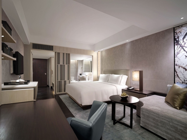 Imagen de la habitación del Hotel New World Makati. Foto 6