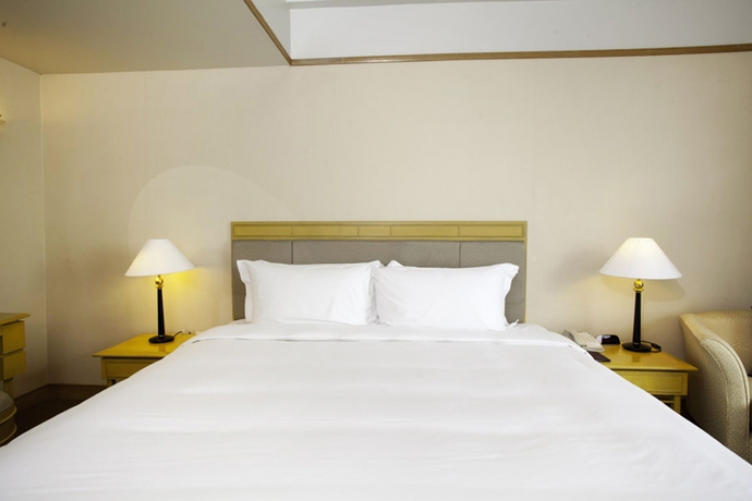 Imagen de la habitación del Hotel New World Saigon. Foto 4