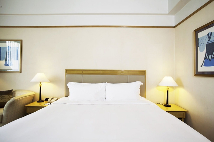 Imagen de la habitación del Hotel New World Saigon. Foto 7