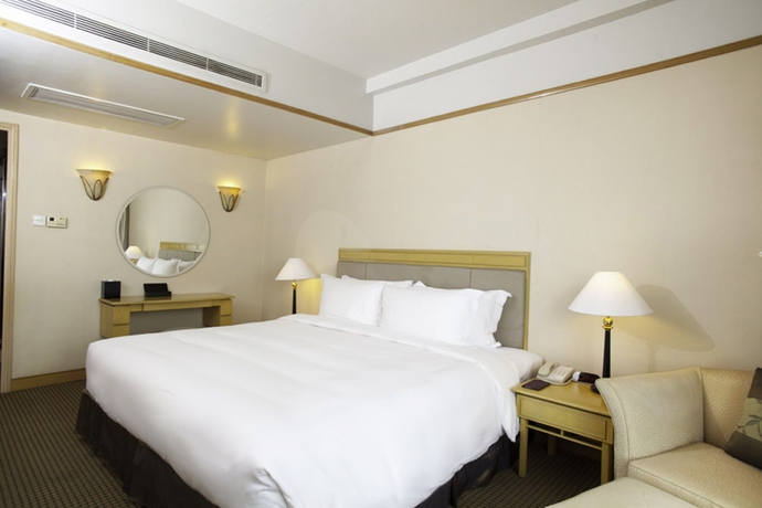 Imagen de la habitación del Hotel New World Saigon. Foto 10