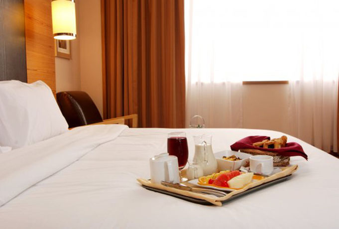 Imagen de la habitación del Hotel New World Suites. Foto 6