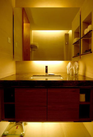 Imagen de la habitación del Hotel New World Suites. Foto 7