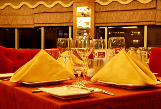 Imagen del bar/restaurante del Hotel New World Suites. Foto 1