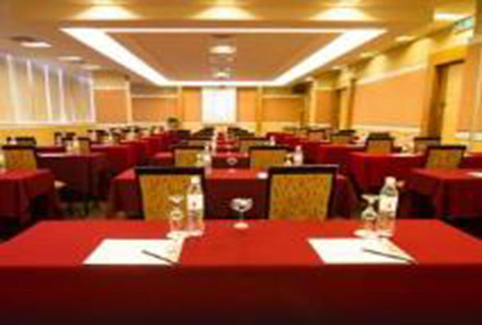 Imagen de los interiores del Hotel New World Suites. Foto 14