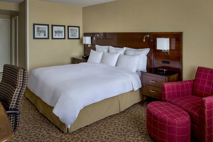 Imagen de la habitación del Hotel New York LaGuardia Airport Marriott. Foto 4