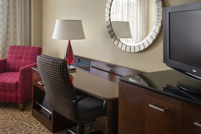 Imagen de la habitación del Hotel New York LaGuardia Airport Marriott. Foto 5