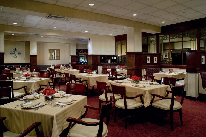 Imagen del bar/restaurante del Hotel New York LaGuardia Airport Marriott. Foto 2