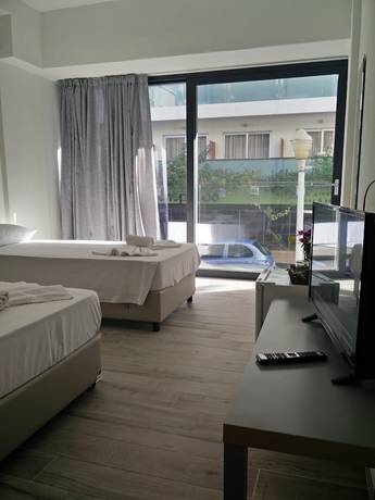 Imagen de la habitación del Hotel New York, Rodas Town. Foto 9