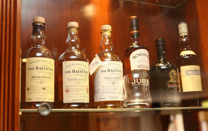 Imagen del bar/restaurante del Hotel Newburgh Inn, Ellon. Foto 5