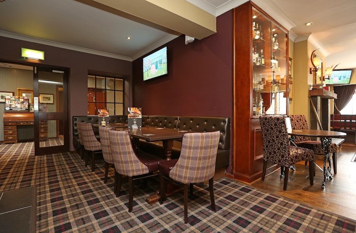 Imagen del bar/restaurante del Hotel Newburgh Inn, Ellon. Foto 7