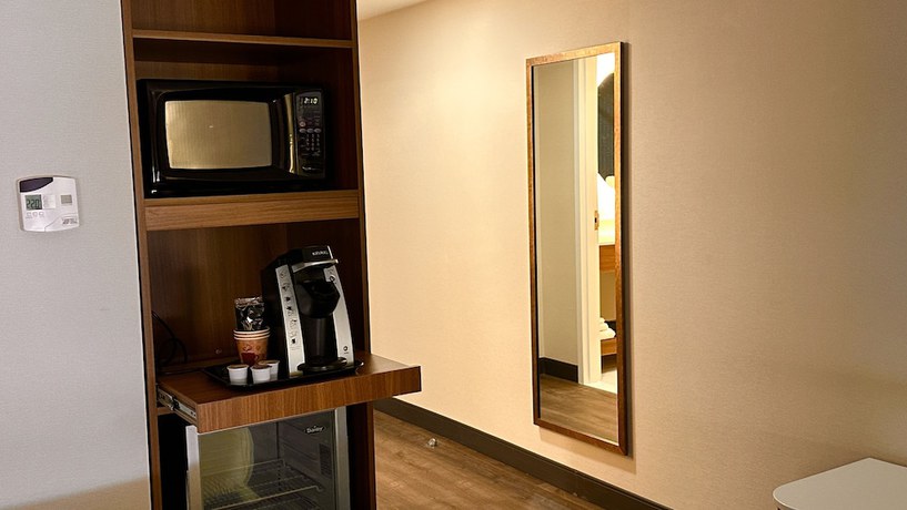 Imagen de la habitación del Hotel Newmarket and Suites. Foto 6
