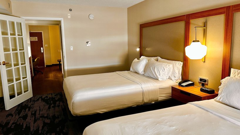 Imagen de la habitación del Hotel Newmarket and Suites. Foto 7