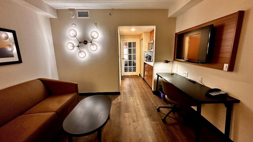 Imagen de la habitación del Hotel Newmarket and Suites. Foto 15