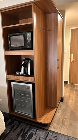 Imagen de la habitación del Hotel Newmarket and Suites. Foto 17