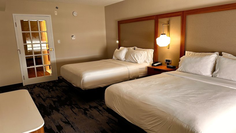 Imagen de la habitación del Hotel Newmarket and Suites. Foto 18