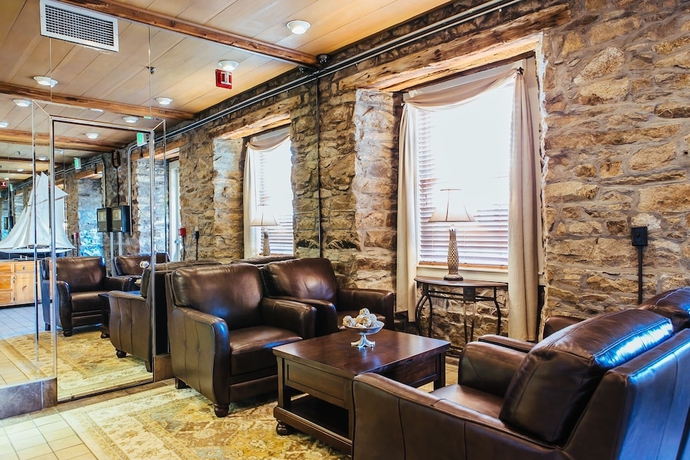 Imagen de los interiores del Hotel Newport Bay Club and. Foto 19