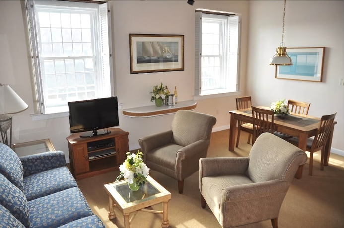 Imagen de la habitación del Hotel Newport Bay Club and. Foto 14