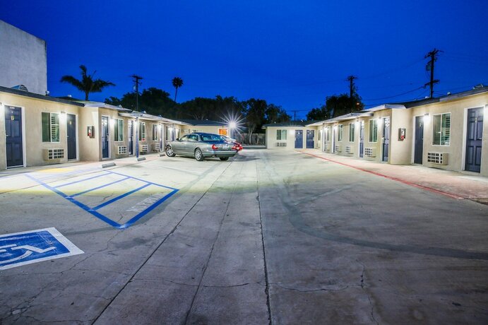 Imagen general del Hotel Newport Bay Inn. Foto 11