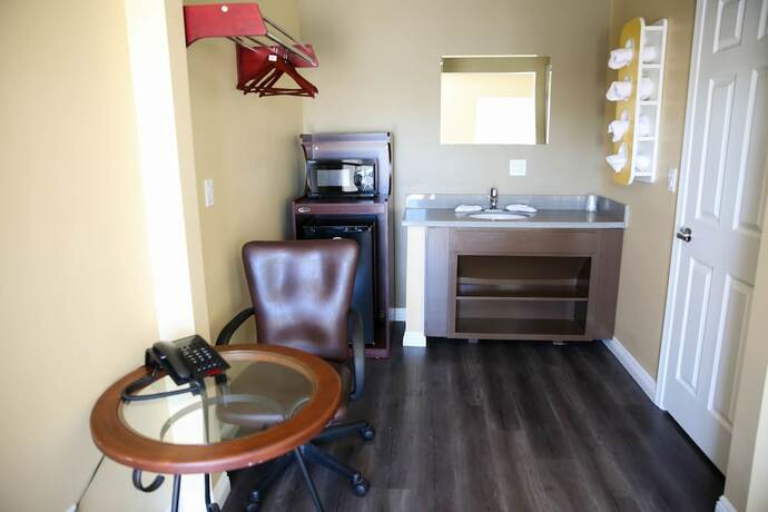 Imagen general del Hotel Newport Bay Inn. Foto 12