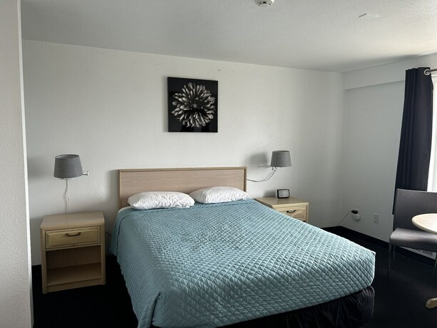 Imagen de la habitación del Hotel Newport Bay Motel. Foto 11
