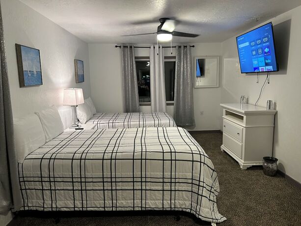 Imagen de la habitación del Hotel Newport Bay Motel. Foto 19